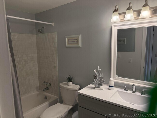 Building Photo - 640 Snug Harbor Dr