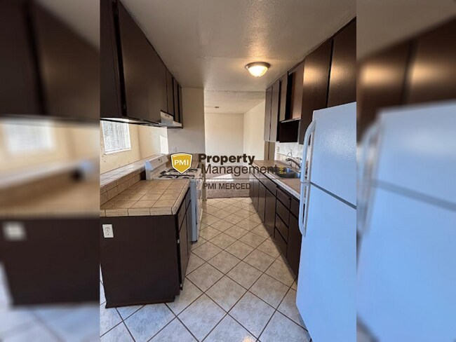 Building Photo - 2 Bedroom House Available Now for $1800!