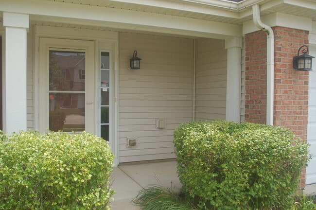Building Photo - 2382 Claremont Ln