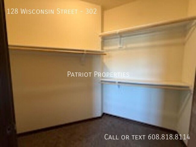 Building Photo - 128 Wisconsin St