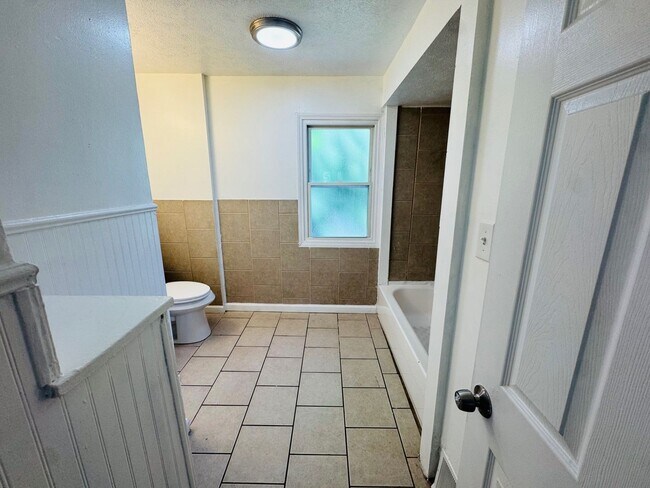 Building Photo - 10422 Dove Ave