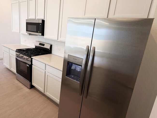 Building Photo - 2218 Via Vicky Rd