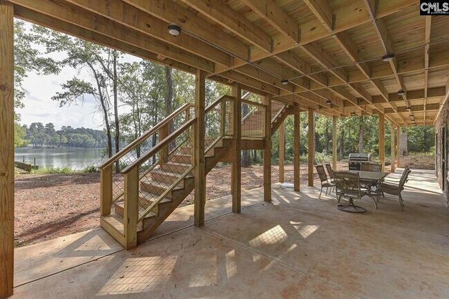 Building Photo - Lake Front Property with Dock