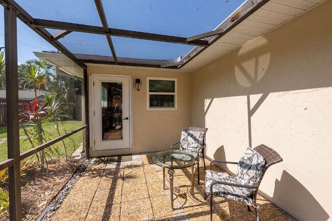Building Photo - Luxury Seasonal Furnished Rental "Charming...