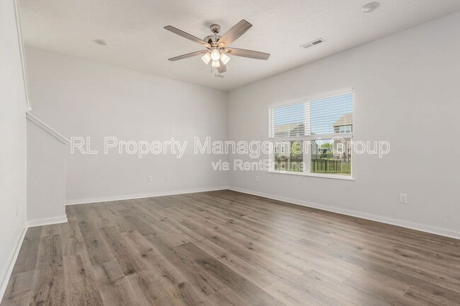 Building Photo - 214 Sterndale Dr