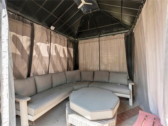 Building Photo - 10918 Reseda Blvd