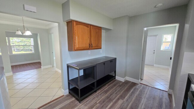 Building Photo - Four Bedroom Pool Home - Second Floor View of Manatee River