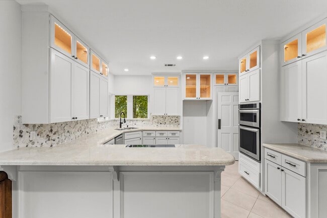 Building Photo - 6 Thornhedge Ct