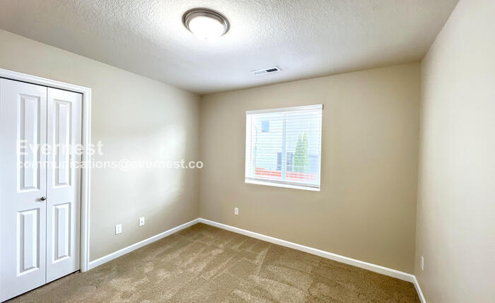 Building Photo - 17340 SE Elias Ct