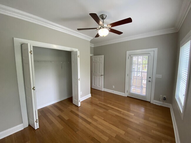 Building Photo - 3210 Robertson Ave