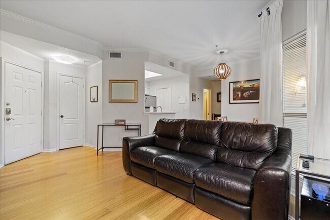 Building Photo - 6000 Shepherd Mountain Cove