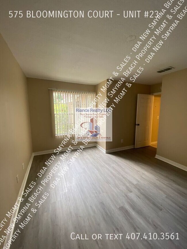 Building Photo - 575 Bloomington Ct