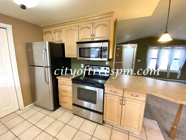 Building Photo - 3 br, 2 bath House - 1233 E Carter St