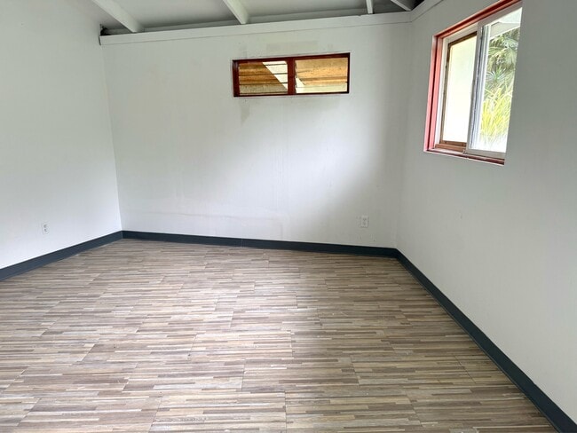 Building Photo - 14-3431-3431 Forest Rd