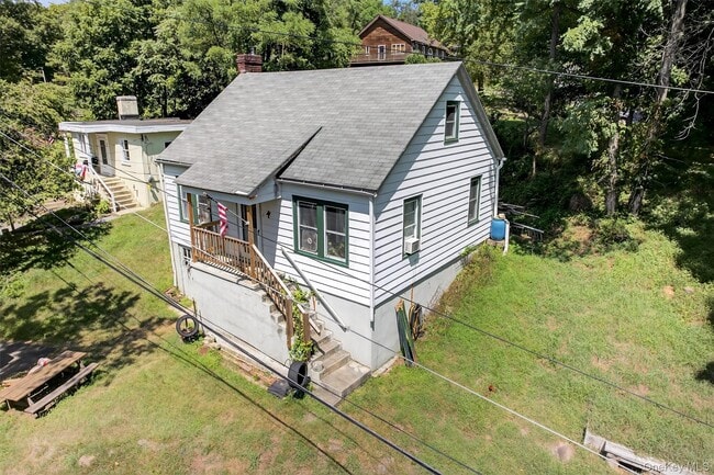 Primary Photo - 4 Tamsen Ln
