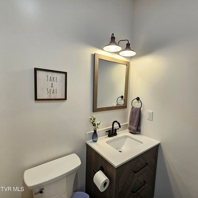 Building Photo - Modern 2-bedroom, 2 bathroom apartment convienent location