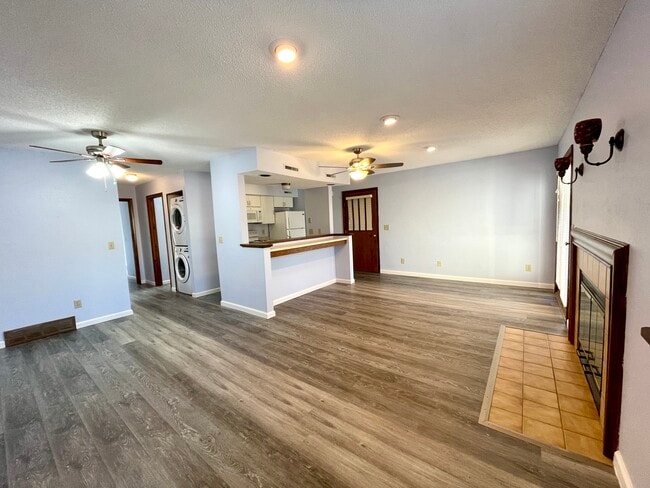 Building Photo - 205 Victory Way