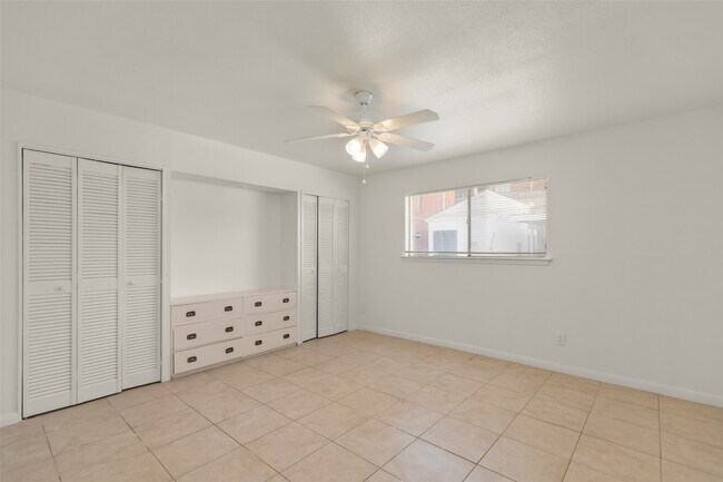 Building Photo - 2229 Mimosa Dr