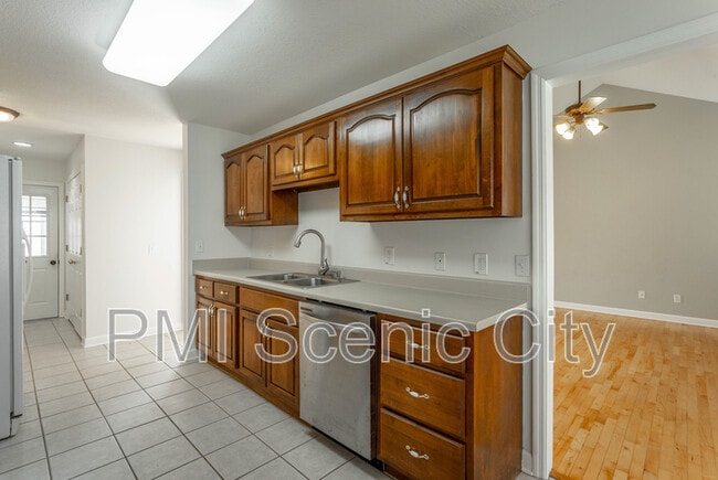Building Photo - 145 Candie Ln