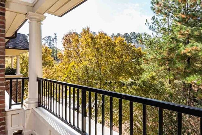 Building Photo - Call for 1 month free rent!!!
