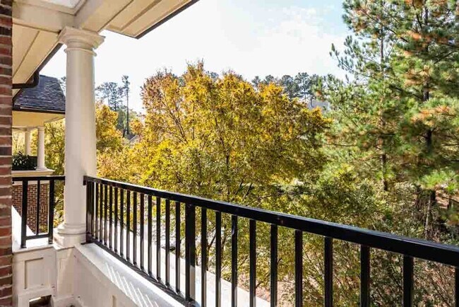 Building Photo - The BEST North Hills Condo!