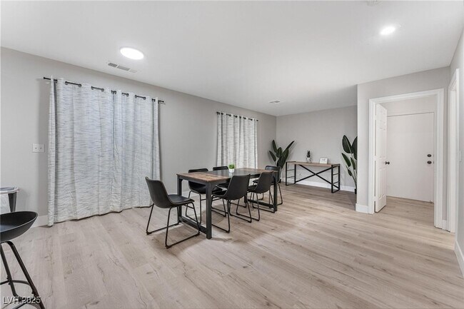 Building Photo - 519 Hall of Fame Dr
