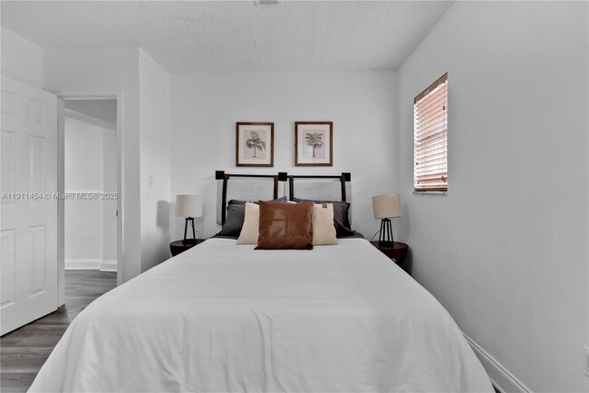 Building Photo - 1841 SW 29th Ave