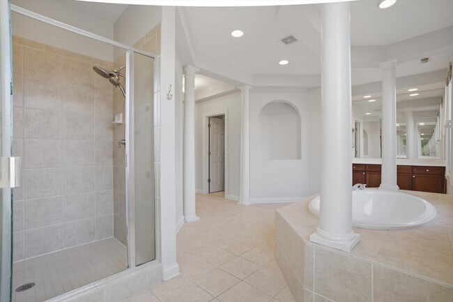 Building Photo - 1891 Admiral Ct