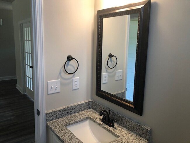 Building Photo - 103 Chancellor Ct