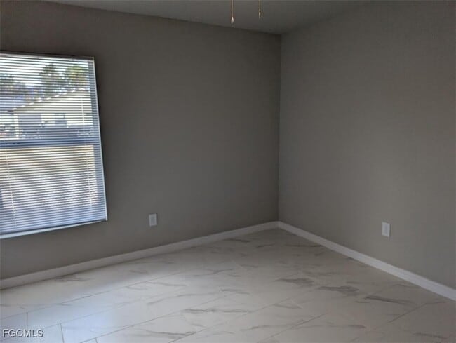 Building Photo - 1406 SE 1st Pl