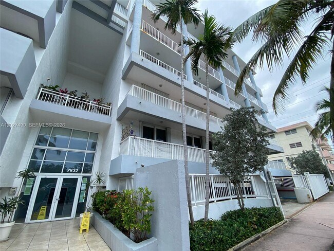 Building Photo - 7832 Collins Ave