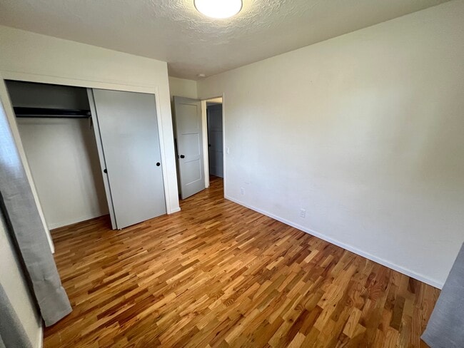 Building Photo - 578 N 5th St