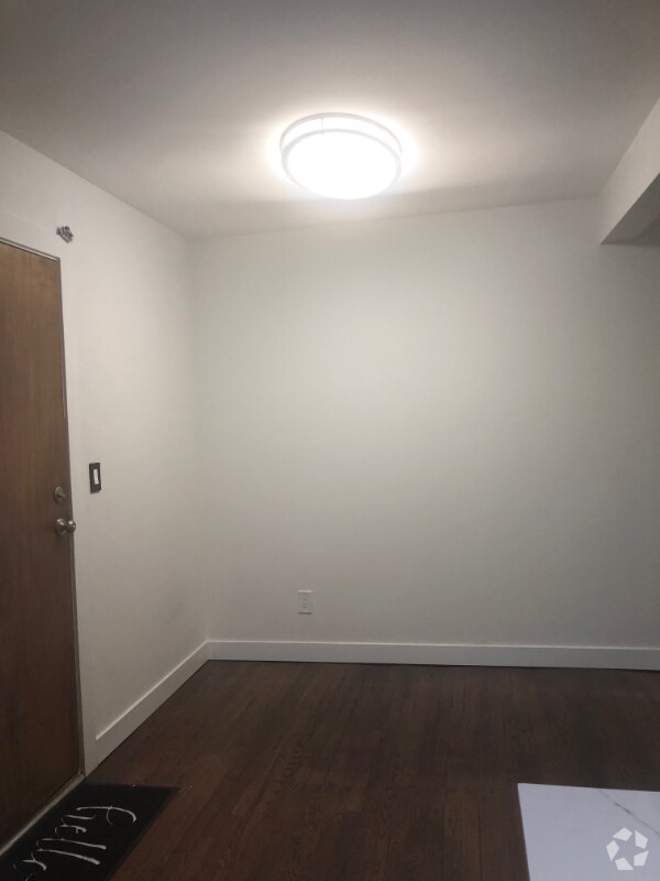 Building Photo - 401 US-22