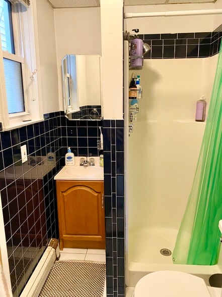 Building Photo - 160 Otis St