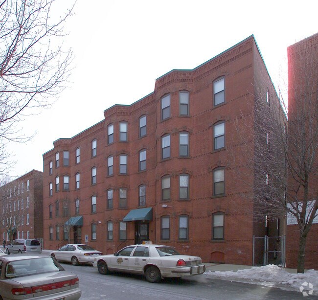 Building Photo - 554-556 S Summer St