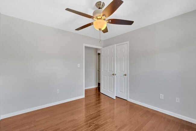 Building Photo - 227 Valley Crest Dr