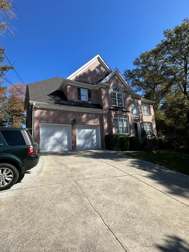 Building Photo - 562 Honeydew Ln SW