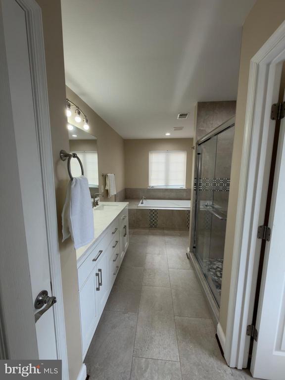 Building Photo - 13580 Den Hollow Ct