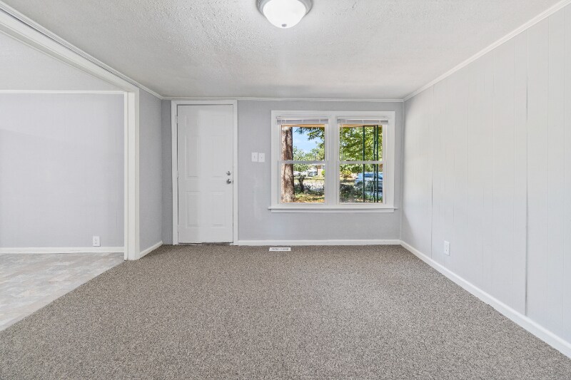Building Photo - 3915 Glenridge Rd