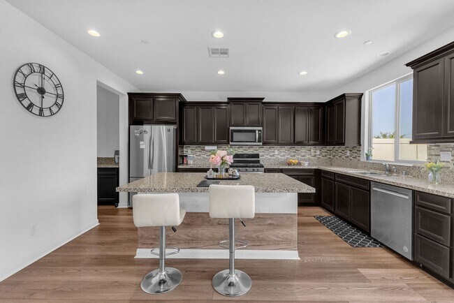 Building Photo - Spacious 5-Bedroom Home in Spencer’s Crossing – Murrieta - 6 Month - 1 Year or Lease To Own!