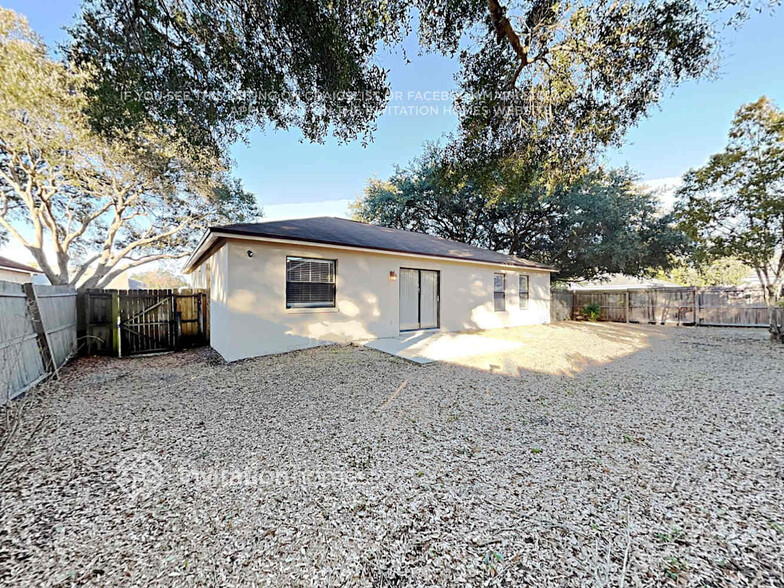 Building Photo - 1002 Peachwood Dr