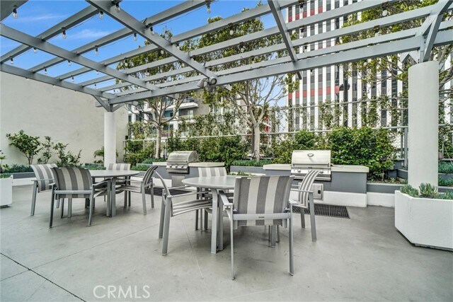 Building Photo - 400 W Ocean Blvd