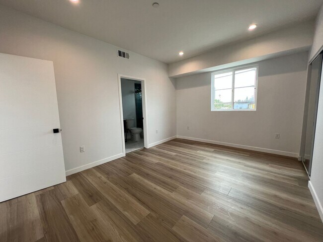 Building Photo - 5526 Blackwelder St