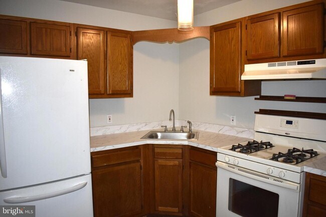 Building Photo - 27 Pin Oak Ln