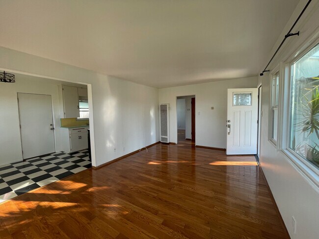 Building Photo - 302 Whaley St