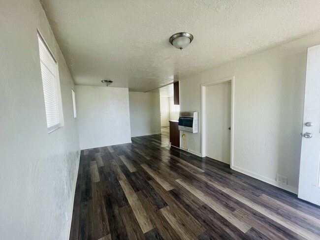 Building Photo - 467 McLean Rd