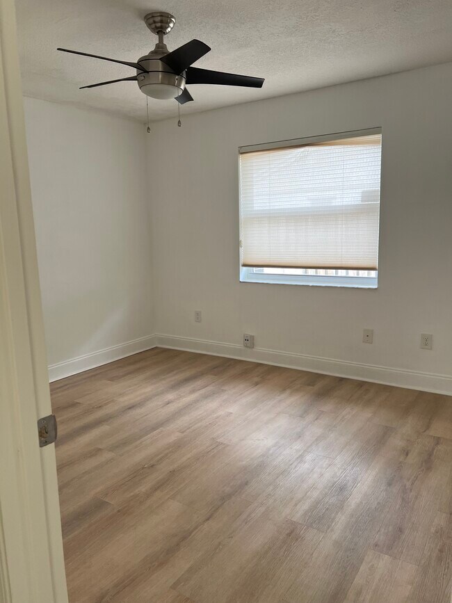 Building Photo - 5020 SW 120th Ave