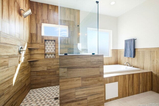 Building Photo - 418 Tawny Oak Cir