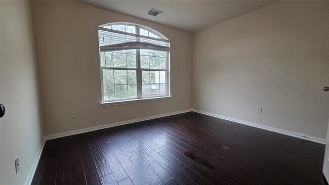 Building Photo - 7519 Chathan Glen Ln