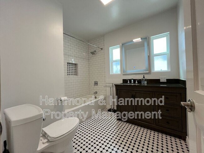 Building Photo - 5710 Jumilla Ave